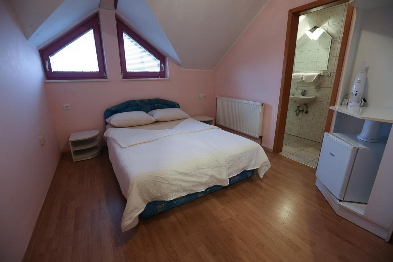 Hostel - Rooms Kaj & Kaja Orehova vas Eksteriør bilde