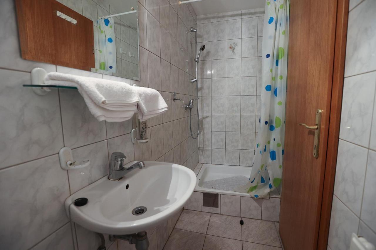 Hostel - Rooms Kaj & Kaja Orehova vas Eksteriør bilde